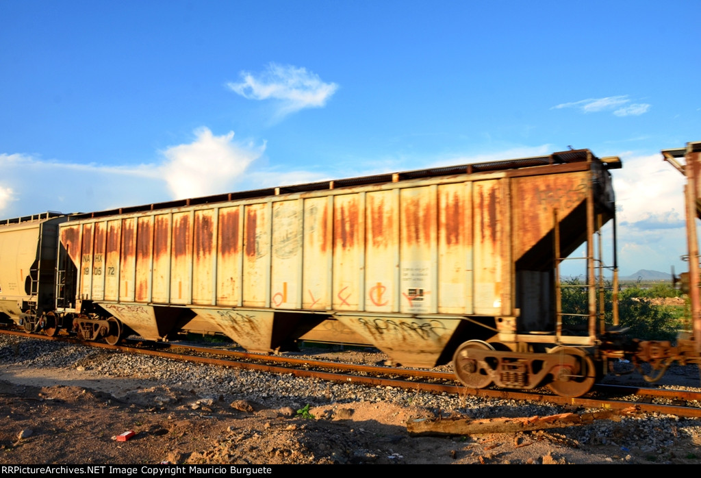 NAHX Covered Hopper with graffiti